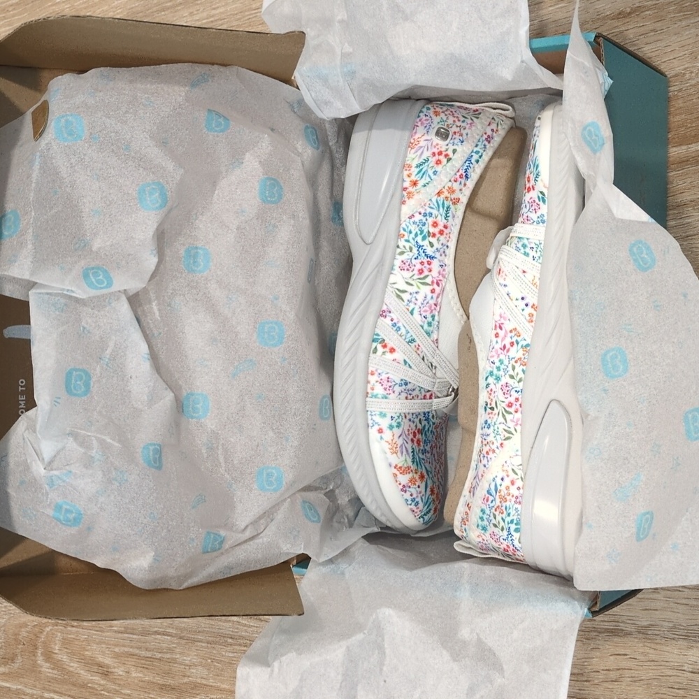 🩷💛💚💙❤️NIB Bzees White Floral Colorful Women's slip on Shoes sz 7M🩷💛💚💙❤️ - Picture 11 of 13
